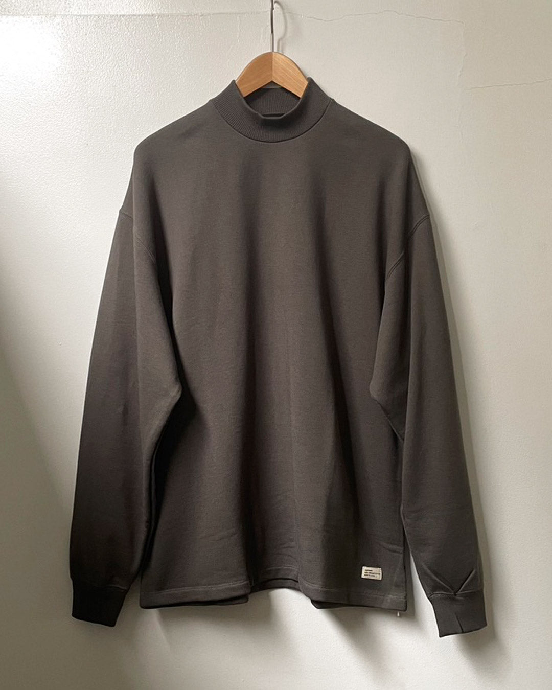 ORGANIC COTTON CHILL MOCKNECK SWEAT CHARCOAL