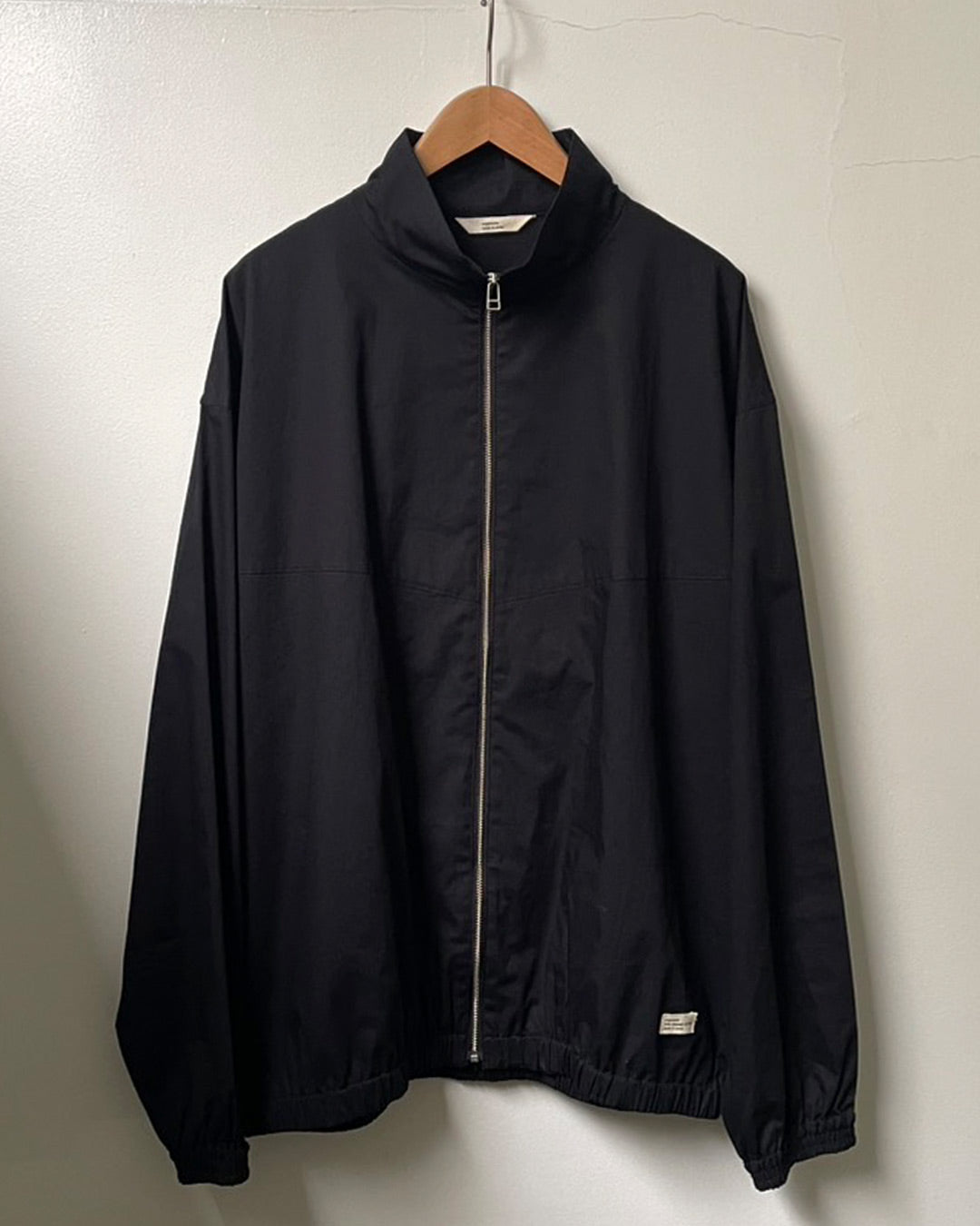ORGANIC COTTON BROADCLOTH TRACK JACKET / BLACK
